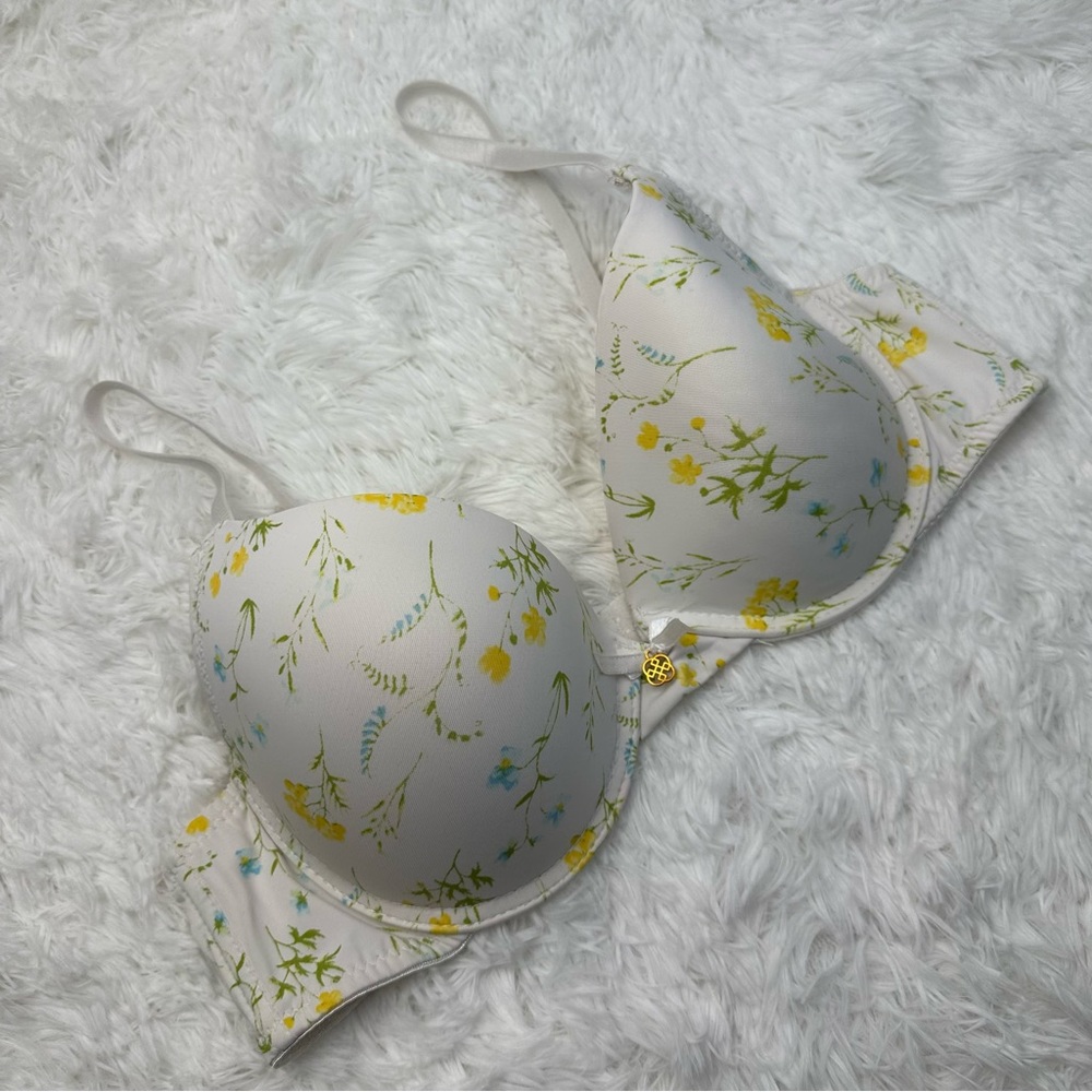 Daisy Fuentes • white and floral Demi lined bra • 36C